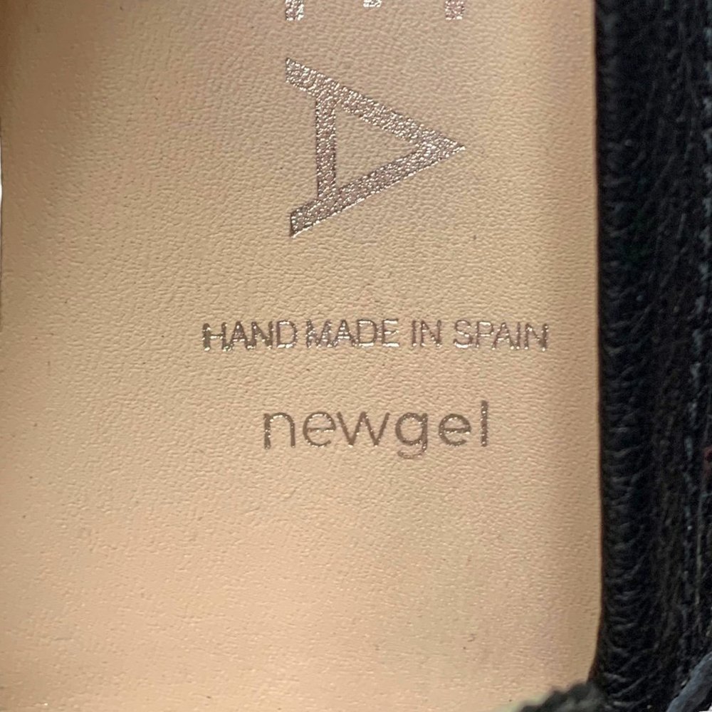 GADEA Black Textured Leather Newgel Insole Penny Loafers - Picture 7 of 12